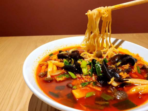 【正社員/料理長候補:REAL台北 PARCO店】今年1月にオープンしたばかりの話題店★≪現在スピード採用中！≫本格中華・台湾料理をつくりませんか？調理師免許をお持ちの方歓迎→無資格でも応募OK！飲食店では珍しい！定着率は95％♪社員もアルバイトも仲が良く風通し◎これまでの経験はしっかり考慮！［月給30万～40万円］随時昇給もあります！