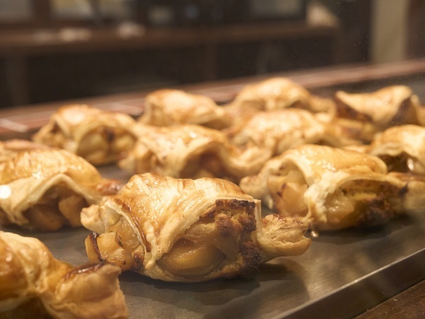 スイーツ販売スタッフ／フルタイム／未経験OK