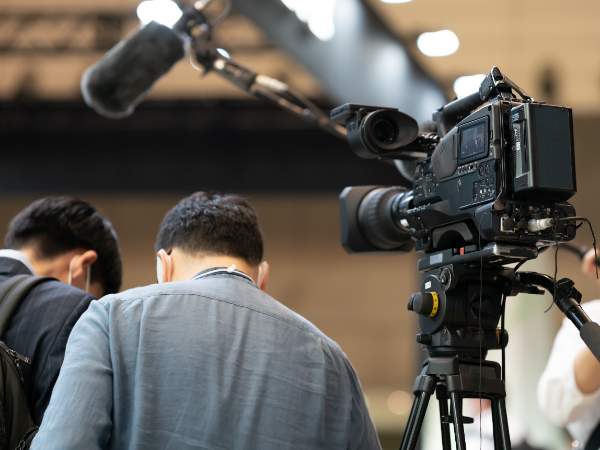 先輩の背中を見ながら学び、いずれはディレクターに