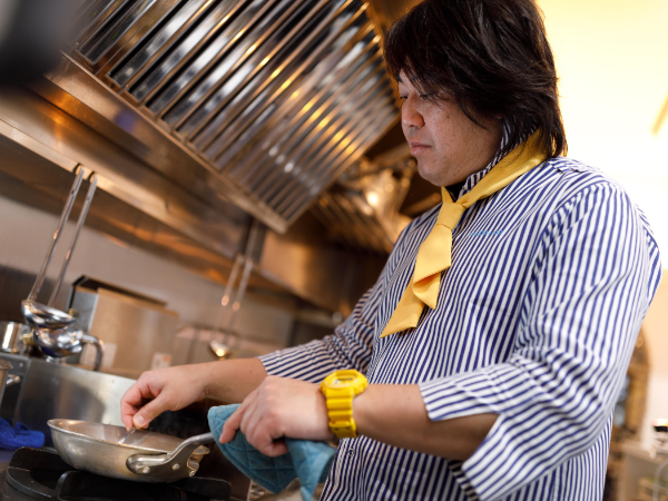 【正社員/イタリアンシェフ・料理長候補】イタリア郷土料理とワインのペアリングを提供 ★将来自分のお店を出したい方応援 ★月給35万円以上 ★5年で給料2倍 ★昇給チャンス年12回 ★ソムリエを目指せる ★スキルアップ補助制度あり ★メディア出演多数のオーナーから学べる ★まかないで料理、ワインの勉強