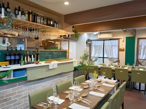 【正社員/イタリアンの店長候補】イタリア郷土料理とワインのペアリングを提供 ★将来自分のお店を出したい方応援 ★運営・マネジメントが学べる ★5年で給料2倍 ★昇給チャンス年12回 ★ソムリエを目指せる ★スキルアップ補助制度あり ★メディア出演多数のオーナーから学べる ★まかないで料理、ワインの勉強