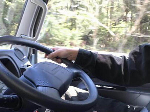 【正社員/灯油配送・メンテナンス業務】危険物必須◎今なら入社日の相談可能◎夏はメンテナンス、冬は配達！シフトは毎月作成で希望休も叶います♪転勤なしの安心勤務！月給25～27万円！教育体制もバッチリ！新人さんも安心の職場環境！お持ちの資格を活かして働きませんか？