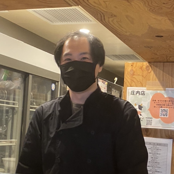 飲食事業の統括マネージャー/サトヤマ