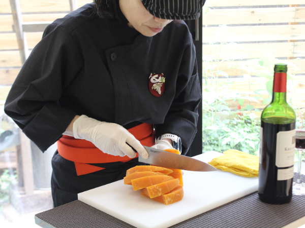 【チーズカットのお仕事 | チーズ好きには天国?! 60種のチーズに囲まれカットや品質管理 | チーズ社割有 | まかない無料 | 週2日~、1日4h~