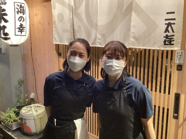 【正社員／ホールスタッフ】　★大募集！2025年3月【新店舗オープン!!】につきオープニングスタッフ大募集中です！　★銀座のお隣、新富町！3駅近くて通勤も便利！　★土日連休も嬉しい！　★各種手当あり　★学歴不問