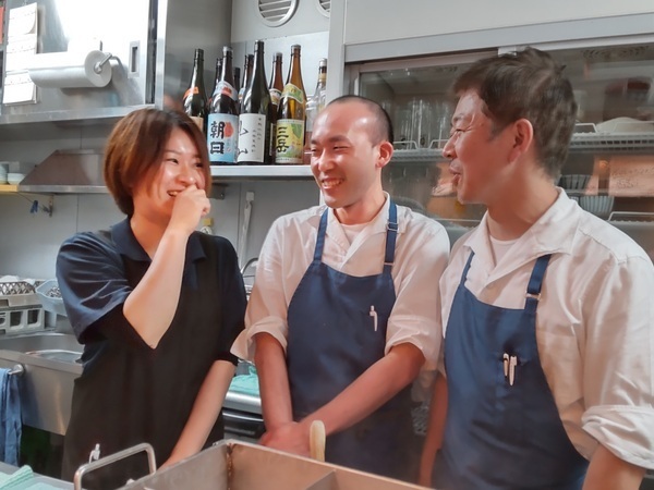 【正社員／調理・キッチンスタッフ】　★20代・30代・40代が活躍中！★超！急募！おでんと海鮮料理の居酒屋・キッチンスタッフ！　★銀座のお隣、新富町！3駅近くて通勤も便利！　★土日連休も嬉しい！　★調理経験者優遇　★各種手当あり　★学歴不問