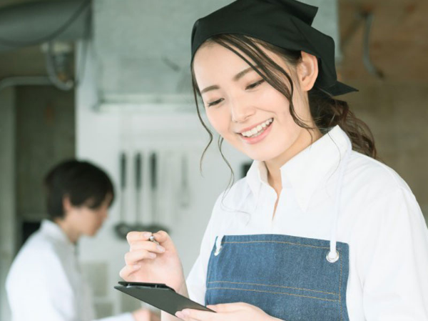 【未経験歓迎】全国120店舗以上を展開する大手チェーンレストランでの店舗スタッフ