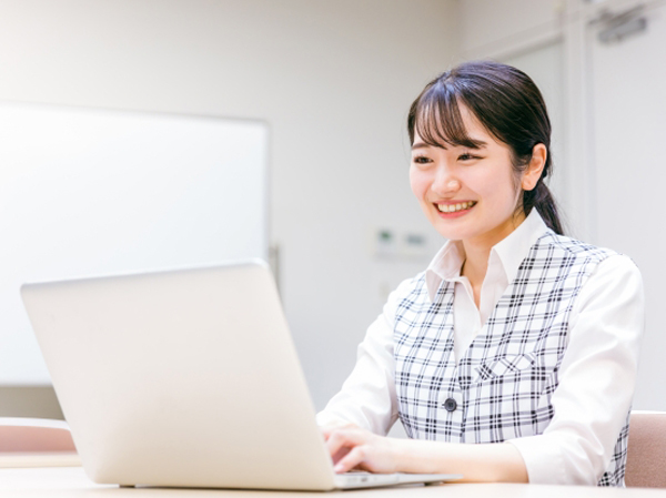 【正社員/テレアポ・データ入力スタッフ:株式会社エネルギーサービス札幌】《完全週休2日制》《残業ほぼなし》車通勤OKで通勤もラクラク◎事務やテレアポ経験のない未経験の方の応募も歓迎★インセンティブで頑張りもしっかり評価します!《夏季休暇あり》