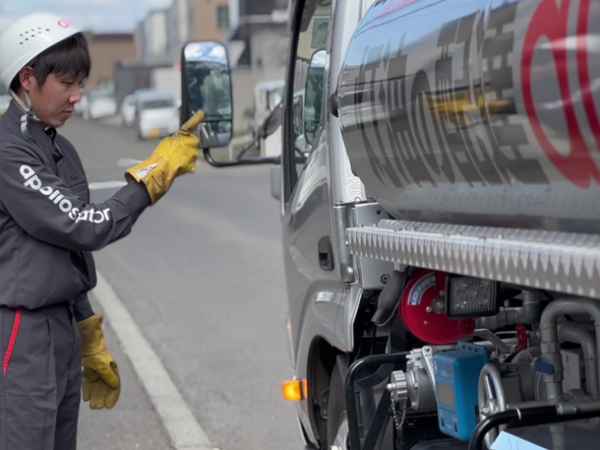 【正社員/小型タンクローリードライバー(経験者):苫小牧センター】≪高月給実現!/経験者募集★≫引っ越し費用全額補助で安心!≪釧路・北見・網走・室蘭・稚内≫地方からの採用実績多数あり◎イデミツの特約店だから業績安定&大手アイックスのグループ会社で安心勤務◎同業種からの転職歓迎!勤務開始日などの相談可能◎ガソリン値引きや賞与年2回、インセンなど待遇ばっちり★