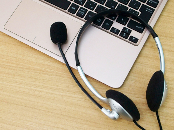 【アルバイト：コールスタッフ/AIXカーケアファクトリー】髪色・ピアス・ネイル・服装ぜ～んぶ自由★対面接客もノルマも一切ありません◎1時間に1回の小休憩が嬉しい！休憩室には電子レンジ・給湯器など完備＆無料のお菓子も設置！給与前払い可能！夕方～シフトで学生さんも大歓迎！≪入社祝い金2万円≫≪車通勤OK≫