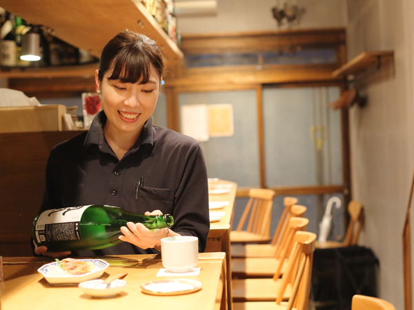 【アルバイト/接客スタッフ：鶏・焼酎 るこっく】お酒好き必見★勤務終了後、お店≫豊水すすきの駅スグ！表札みたいな看板が目印の隠れ酒場！ワイワイすすきのではなく、しっぽりすすきので働きませんか？ピアス・ネイルOK！日曜定休でプライベートも大事にできる！未経験・学生OK！