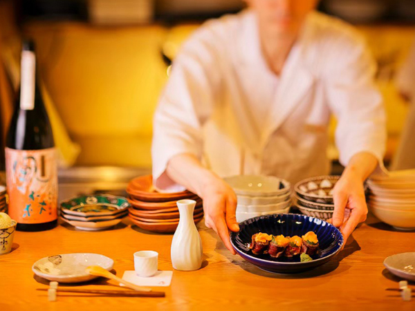 【アルバイト/調理スタッフ：たべごと屋 ござる】≪23時ラストで帰りも安心！≫学生スタッフ多数在籍！すすきの路地裏にある隠れ居酒屋で裏方バイト！恥ずかしがり屋さんも働きやすいキッチン補助で大募集！カンタンな盛付けや洗い物メイン◎豊水すすきの駅1分＜絶品まかない無料＞