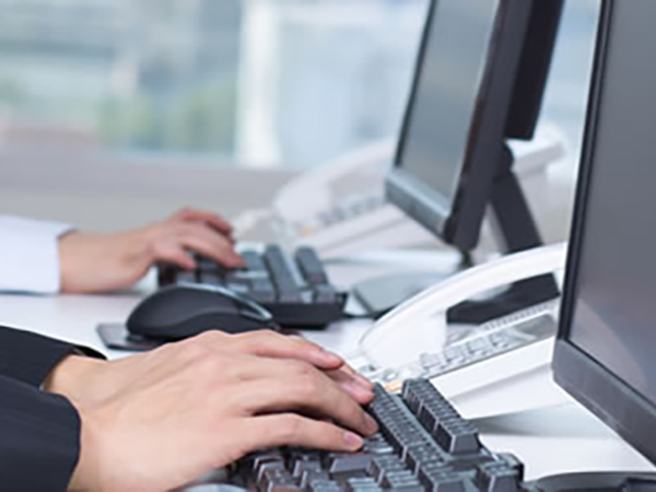 【情報システム運用管理/正社員】●未経験者歓迎!●年間休日120日以上 ●充実の福利厚生