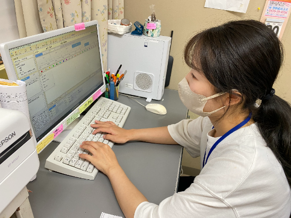 利用者支援のほかに、主任業務、委員会活動も兼務