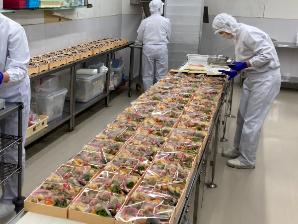 【仕出し部門】わたやごちそうデリカ 盛り付け　深夜