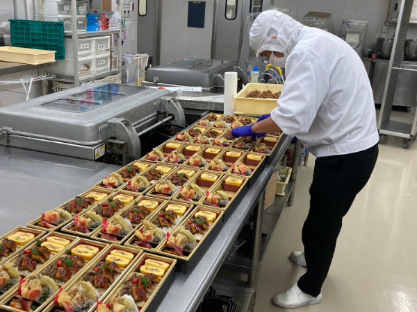 【仕出し部門】わたやごちそうデリカ 盛り付け　夜間～早朝