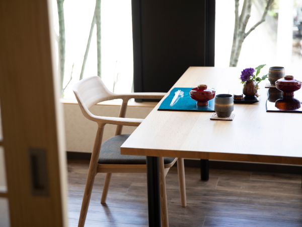 ［宿泊部門］宮島離れの宿IBUKUでの夕食給仕・ホールスタッフ