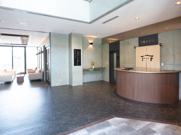 ［宿泊部門］IBUKUのフロントスタッフ