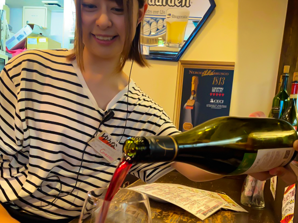 【肉バルの店長候補／正社員】◎勤務店は大津市末広町『butcher bar 十八』　◎店長候補として採用いたします　◎将来独立をめざす方を応援します！　◎未経験者歓迎！　◎JR大津駅より徒歩1分　◎昇給・賞与あり　◎社員割引制度あり　◎資格取得支援制度あり