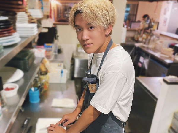 【居酒屋スタッフ/アルバイト】◎勤務店は京都市山科区『Bistro bar あずき』 ◎おいしいまかないあり! ◎未経験者歓迎! ◎週3日~OK ◎1日3時間~OK ◎各線山科駅より徒歩5分 ◎髪色・髪型自由! ◎ピアスOK!