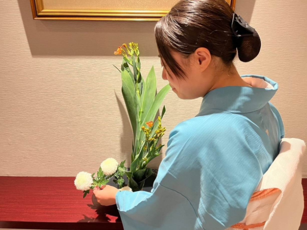 【正社員】接客でも連休取得可！／ホテル内で働ける／着物でお仕事／残業ほぼなし／交通費支給／食事補助／ホテルの社員食堂利用可能／未経験歓迎／退職金制度あり／京料理店のホールスタッフ