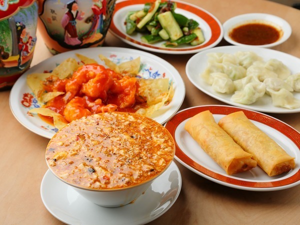 【正社員:調理スタッフ/中国料理 もみぢ】名物はどんぶりいっぱいのトロトロ麻婆豆腐!美味しい本格中華の調理ワザを伝授!和食・洋食の調理経験しかない方も歓迎!経験問わず応募OK!テレビで紹介されるほどの人気店!≪年末年始休暇あり≫