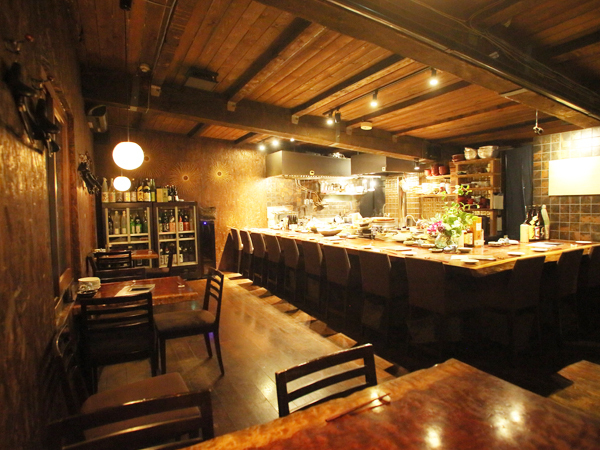 【アルバイト：接客スタッフ/蕎麦とお料理 ごん】こんなオシャレな蕎麦屋さんある!?カッコ良くお蕎麦とお酒を楽しめるお店！雰囲気ある店内は出勤のたびに心が躍る！未経験OK・学生歓迎！時給1200円～＆週4日～無理なく勤務可能！美味しすぎるまかないはスタッフからも好評！髪色自由！