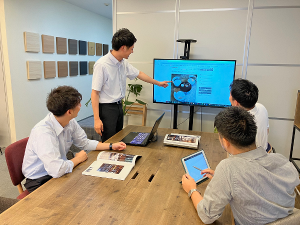 【正社員/中途採用】家具・インテリア 営業(東京)★営業経験者募集 ★年間休日120日以上 ★ミラノサローネの研修制度 ★賞与・昇給あり ★退職金制度 ★産休・育休 ★資格支援制度あり