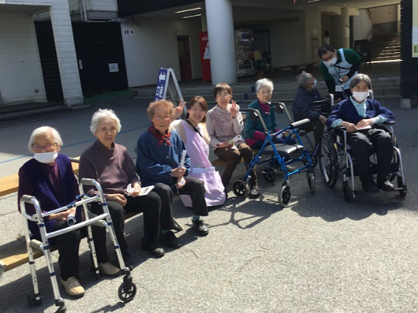 ご利用者様の体調管理や入浴介助などを行っています