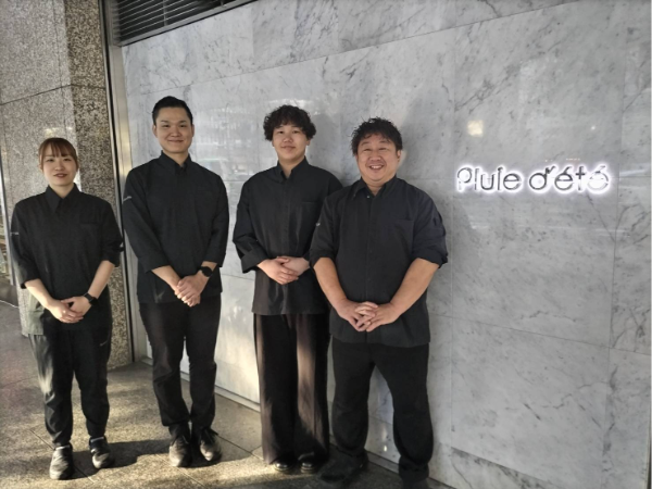 レストランサービススタッフ(マネージャー候補)|月32万〜35万|売上管理あり|梅田・まかない有|資格取得支援・社保完備|大阪駅徒歩4分・北新地駅徒歩1分