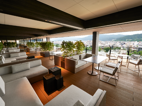 ホテル内レストランのキッチンスタッフ(洋食調理)