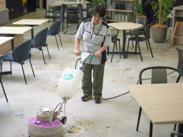 高時給♪平日朝7時から2時間のみ♪【品川の駅チカ超高層ビル内での短時間清掃スタッフ】Wワークにもおススメ♪1日2時間の短時間でサクッと勤務♪丁寧な研修で未経験でもOK＊交通費規定支給