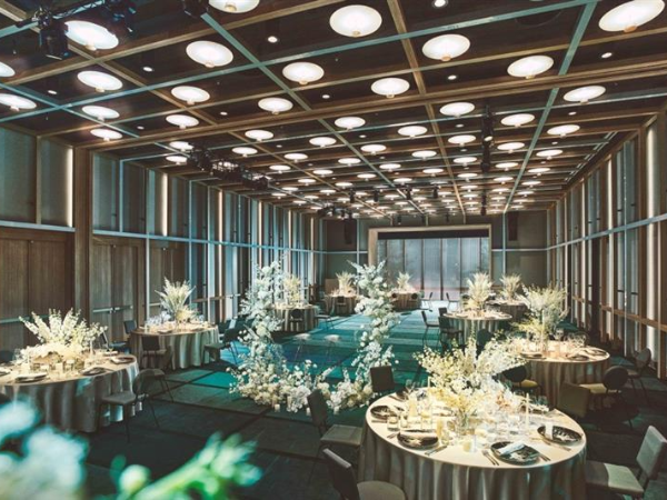 W大阪　宴会サービス　キャプテン