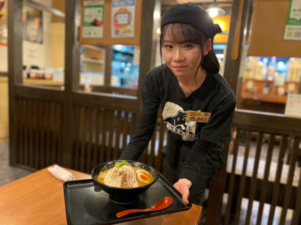 〈1日3h~OK〉【ホール・キッチンスタッフ/アルバイト・パート】★時給1200円 ★昇給あり ★週1日~OK ★未経験歓迎 ★学歴不問 ★車・バイク通勤OK ★美味しいまかないつき ★正社員登用あり ★マルキン本舗きららシティ店