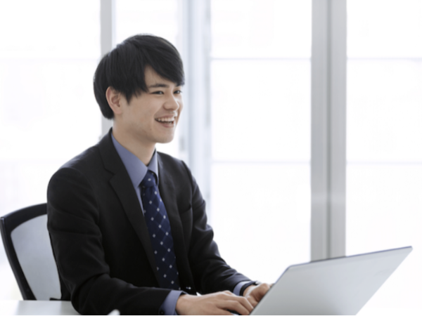 【総務課経理｜常勤正社員】■賞与4か月＋追加の業績賞与■年間休日120日以上■退職金あり■本厚木駅徒歩5分