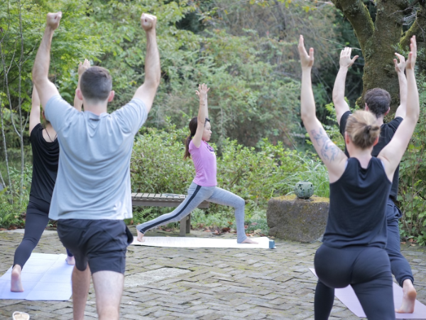 フロントとヨガインストラクターをしています