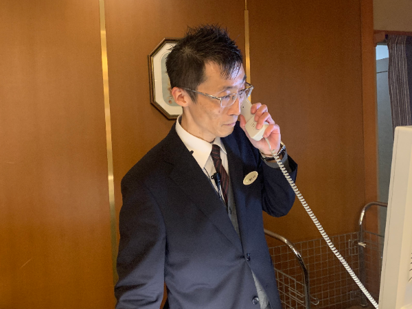 【フロントスタッフ/正社員】★未経験OK ★昇給あり ★賞与あり ★学歴不問 ★社員寮あり ★充実の研修制度 ★社内イベントあり ★車・バイク通勤OK ★人間的にも成長できる環境です!