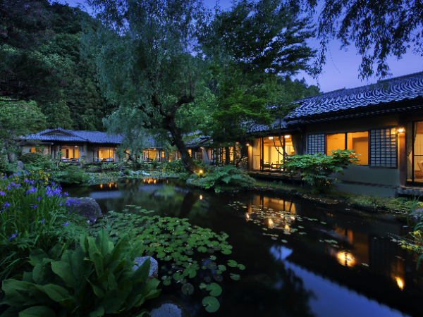 お客様を温かくもてなす、開業370年を超える老舗の温泉旅館です