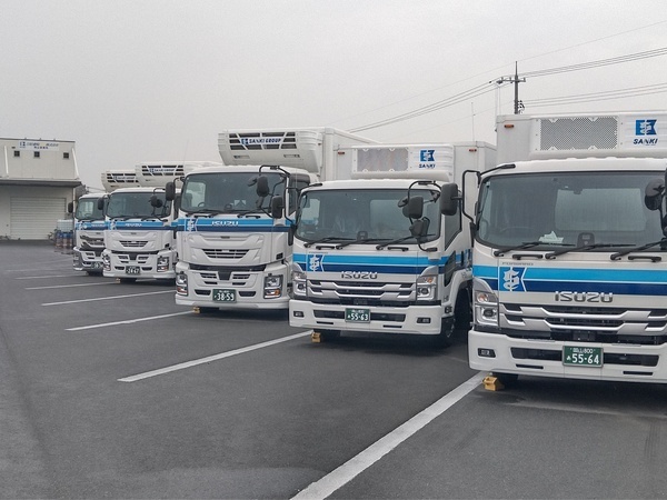 パワーゲート車なので手積み手降ろし少なめ◆UIターンの方も歓迎◆最大10万円支給の資格取得支援制度あり◆座学・同乗研修多めの充実の教育体制◆夜勤のみ・近距離メインなどシフトや配属希望も考慮します◆中高年・女性ドライバーも活躍中!