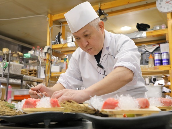 【正社員/料理長候補 ：株式会社わしづ】≪高月給30万円～・賞与あり≫これまでのキャリアを存分に発揮して活躍してください！給与等、しっかり考慮します。食材にこだわった料理と落ち着いた雰囲気の店内が自慢の人気飲食店◎札幌に数店舗飲食店を経営する安心企業で安定して働けます。有給取得率100％◎