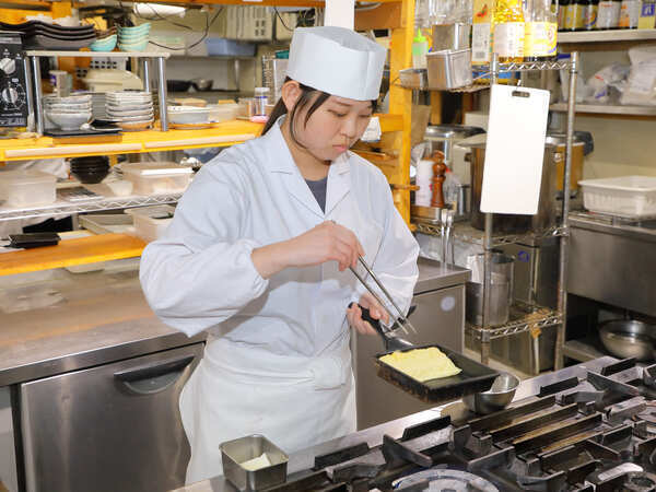 【正社員/調理兼仕込みスタッフ：十方夷第（じゅっぽうえびすだい）本店】有給取得率100％！魚をさばける方大歓迎◎北海道の新鮮な食材や、全国各地の旬の食材を使った料理が自慢★調理の経験が無い方や、ブランクのある方もOK！あなたのペースに合わせて、丁寧にサポート◎/資格取得支援制度など安心の福利厚生あり