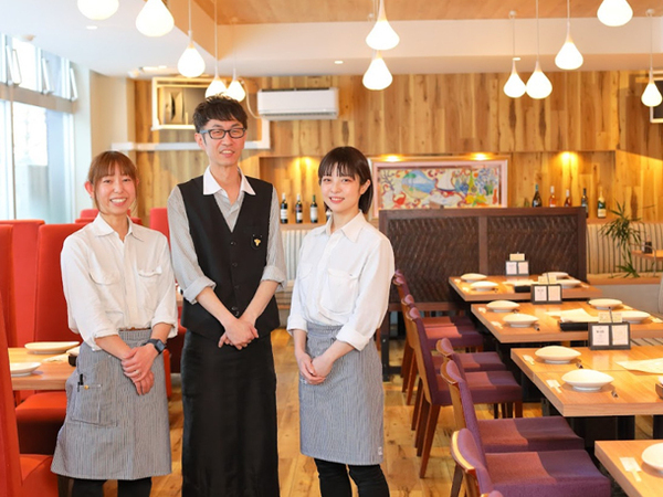 【正社員/接客スタッフ：CAFE＆RESTAURANT ORGALI(オーガリ)】有給取得率100％◎飲食店での勤務経験がある方優遇！カフェもレストランもどちらも経験できるのでスキルアップにも◎経験・能力を最大限考慮します！オシャレな職場＆通勤も便利！まかないあり★