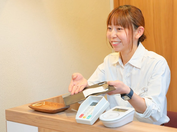 【アルバイト/接客スタッフ：CAFE＆RESTAURANT ORGALI(オーガリ)】シフト相談OK！週1日～OKなのでWワークにも◎オーガニック食材や自然派ワインなど、こだわり詰まったメニューも自慢のカフェレストラン★美味しいまかないは無料！友達同士の応募もOK！未経験さんも大歓迎！