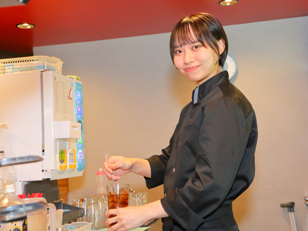 【正社員/店舗スタッフ:しゃぶしゃぶ すき焼 富士山】女性管理職の在籍→異業種からに転職も歓迎◎≪入社半年で"副店長"月給30万円≫の実績あり★頑張りはしっかり評価!札幌市外の転勤がないのも嬉しいポイント!髪色自由/産休育休取得実績あり/時短制度などの多様な働き方あり