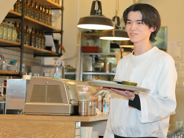 【正社員/店舗スタッフ:鳥いち】前職の役職や経験はしっかり考慮!異業種からに転職も歓迎します◎≪入社半年で"副店長"月給30万円≫の実績あり★頑張りはしっかり評価!昇進・昇給あり◎札幌市外の転勤がないのも嬉しいポイント!