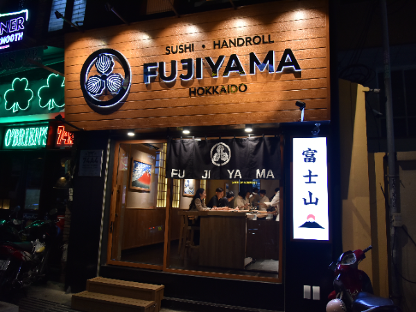 【正社員/料理長候補:SUSHI&HANDROLL FUJIYAMA ベトナム店】飲食店経験者大歓迎!ベトナム店の責任者候補募集◎海外勤務したい方◎語学力活かしたい方