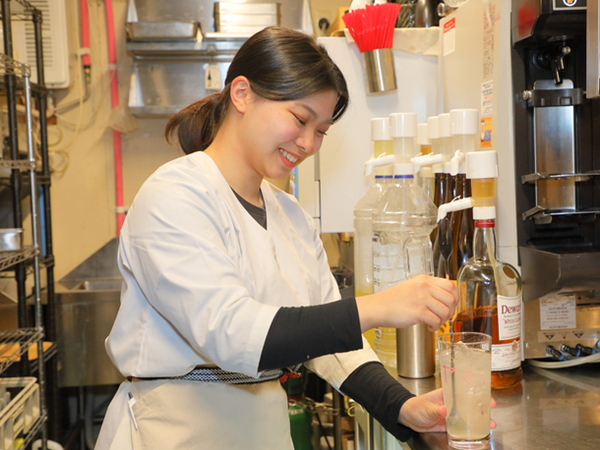 【アルバイト/仕込みスタッフ：鳥いち】＼オープニング募集／2025年1月OPEN★簡単作業メイン！≪接客ゼロの完全裏方≫未経験の方も大歓迎！焼き鳥を串に刺したり、食材をカットしたり仕込みをお任せ◎学生さんも多数活躍中★履歴書不要/まかないあり/週2～OK