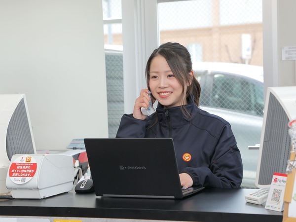 【アルバイト：レンタカー受付スタッフ/ニコニコレンタカー札幌二十四軒2条店】受付や清掃などカンタン業務メイン♪人気の前払い制度あり◎学生さん・主婦さん多数活躍中★充実の従業員割引の特典もついてきます！＜運転免許があれば応募OK＞