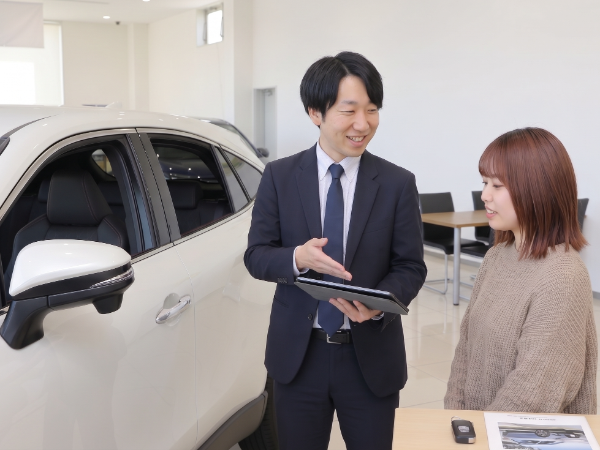 【正社員/副店長候補:カーセブン函館西店】入社祝い金10万円◎初年度年収600万円以上も可能◎中古車買取販売店「カーセブン」 /インセンティブ・賞与・昇給ありで、努力がダイレクトに評価される環境！