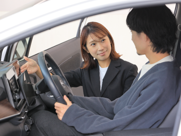 【正社員/中古車・買取営業:カーセブン函館西】初年度年収600万円も可能◎店舗の責任者候補を募集◎黄色い看板のカーセブン≪信頼のブランド × 稼げるインセンティブ制度 × 昇進チャンス豊富≫ 賞与・昇給ありで、努力がダイレクトに評価される環境◎新たな環境でチャレンジしたい方大歓迎◎